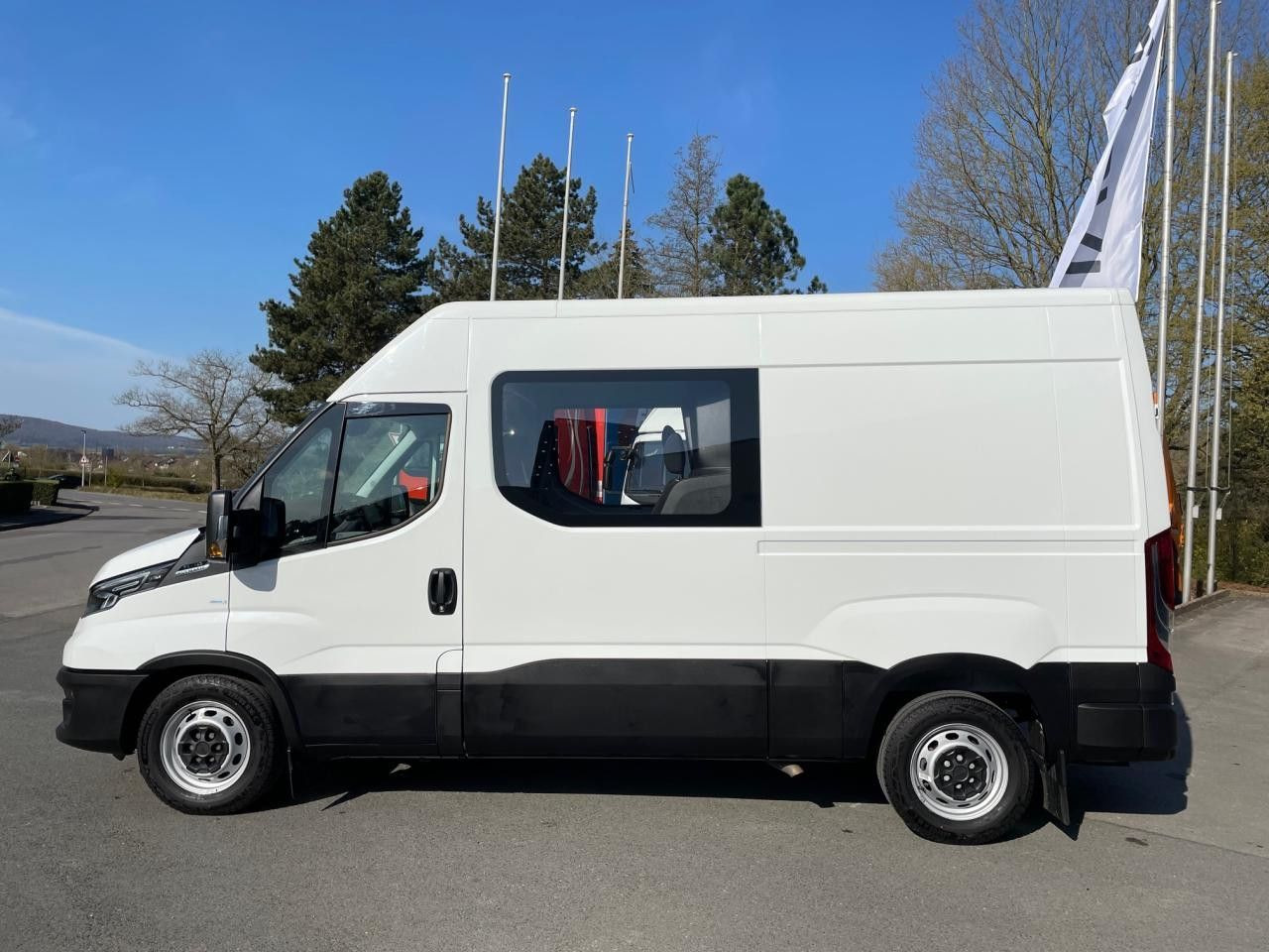 Iveco Daily 35S16A8 CRV MY22 Euro6 Klima AHK Navi ZV - Panel van: picture 5 Iveco Daily 35S16A8 CRV MY22 Euro6 Klima AHK Navi ZV - Panel van: picture 5