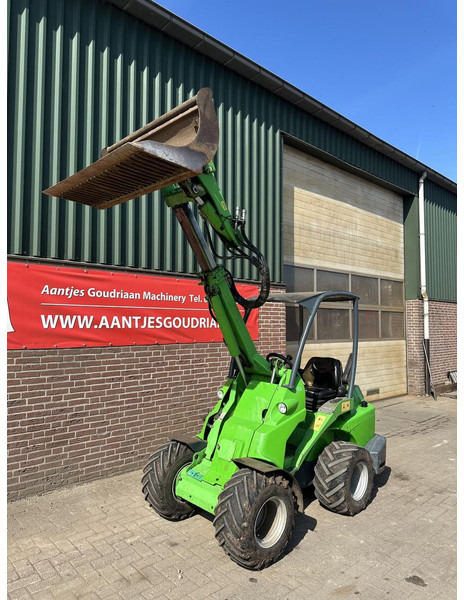 Skid steer loader Avant 635: picture 9