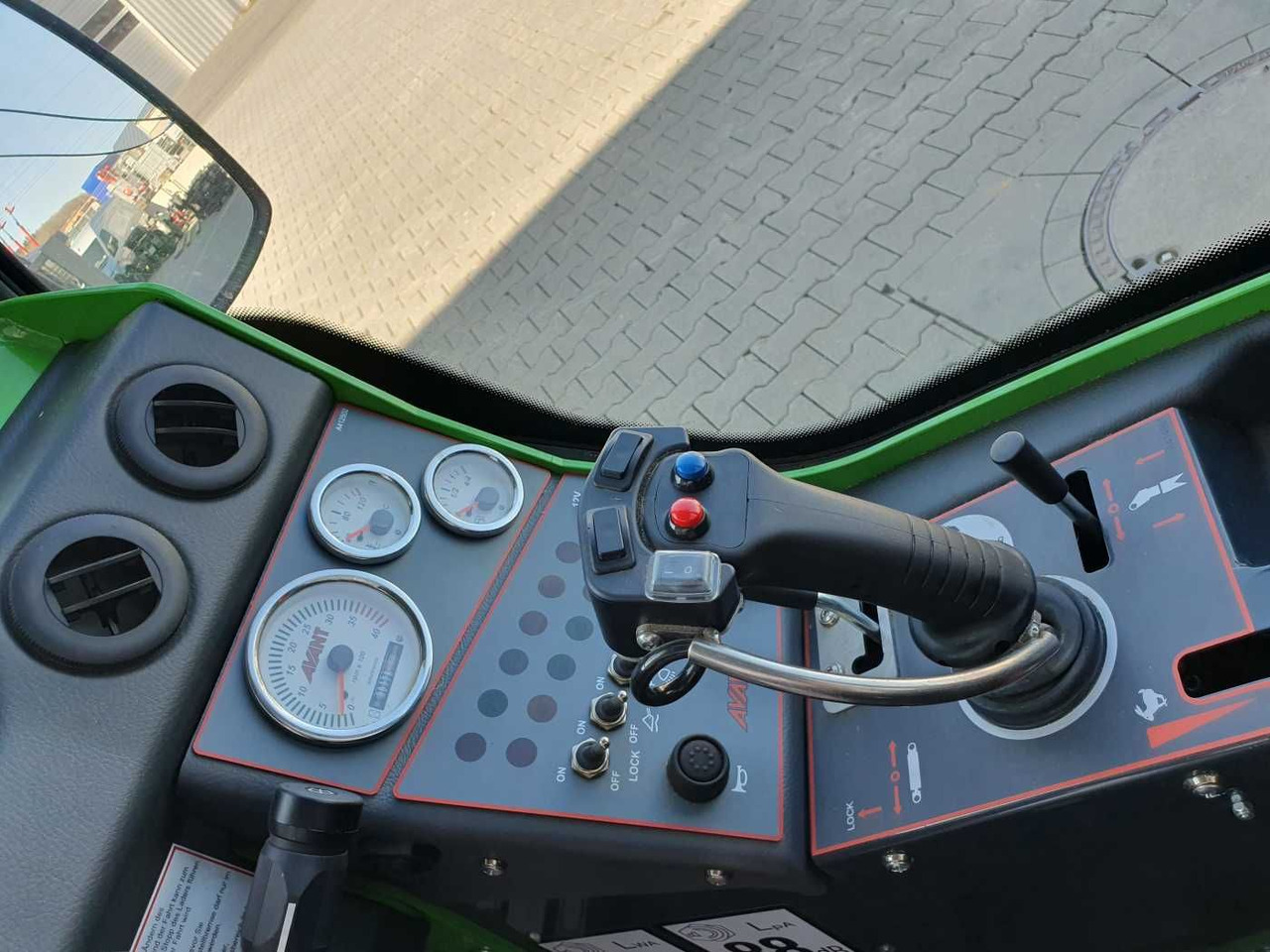Wheel loader Avant Tecno 530 / nur 126h! /  Inkl. Anbaugeräte! / 2018: picture 14