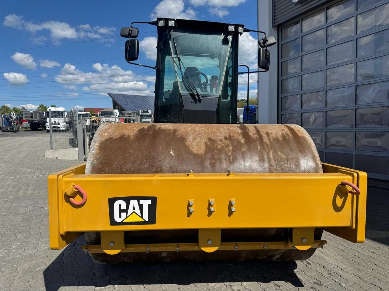 CAT CS66B / 2017 / nur 83h! / Klima / neuwertig! - Compactor: picture 3 CAT CS66B / 2017 / nur 83h! / Klima / neuwertig! - Compactor: picture 3