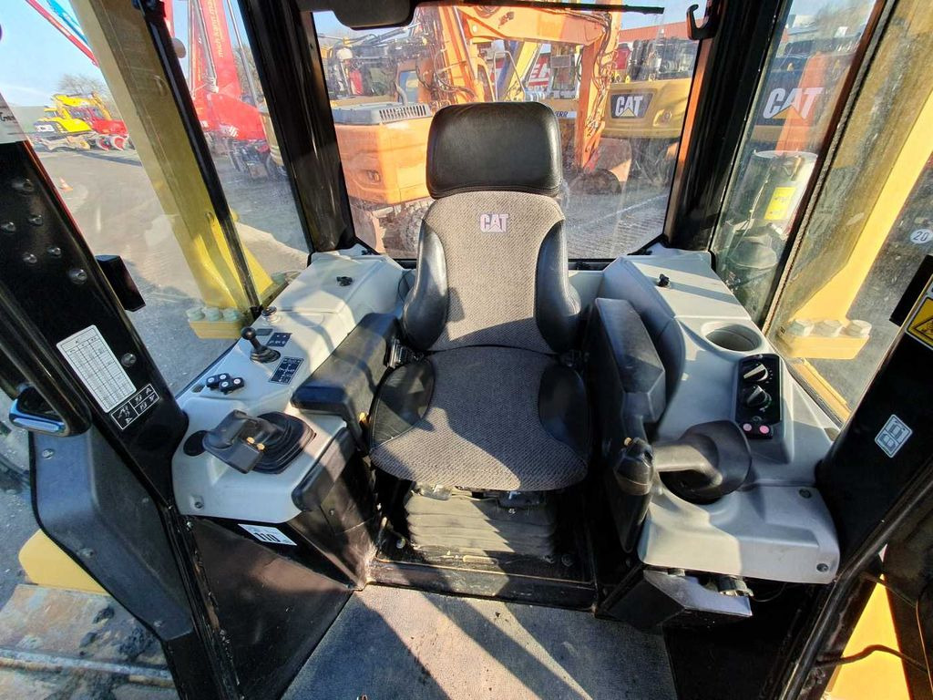 Bulldozer CAT D6N LGP / 7.374h / 6-Wege Klappschild / Bj: 2017: picture 11
