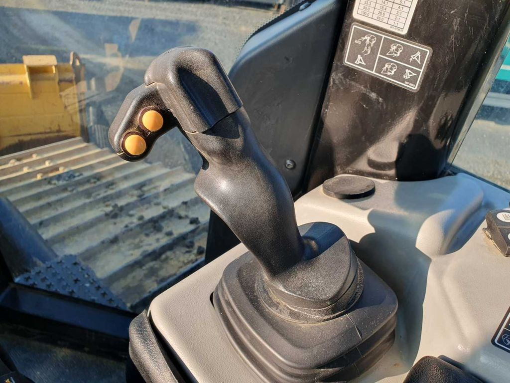 Bulldozer CAT D6N LGP / 7.374h / 6-Wege Klappschild / Bj: 2017: picture 13