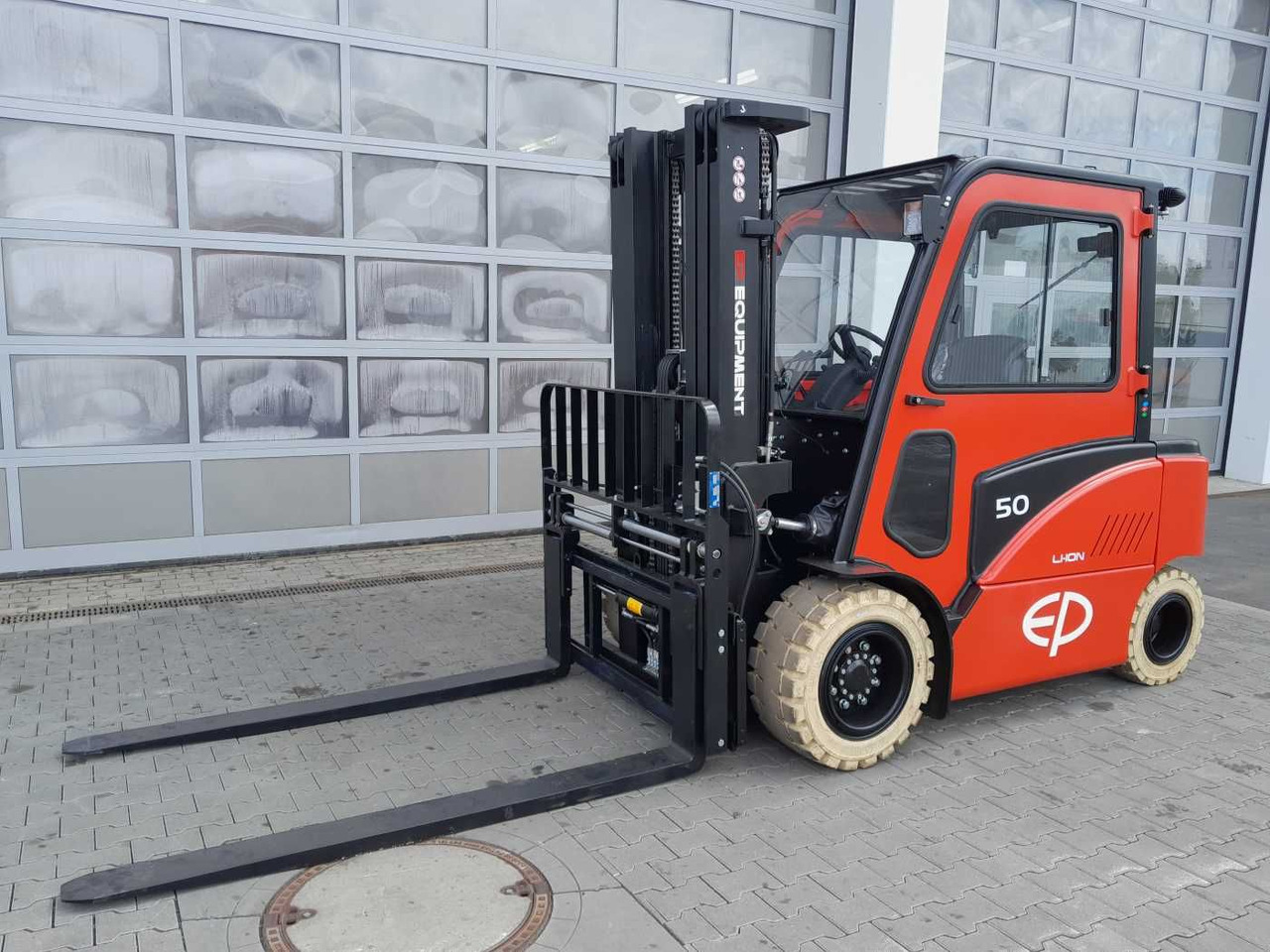 EP Equipment CPD50F8 / 5T / Triplex: 5,00m / ZVG - Electric forklift: picture 2 EP Equipment CPD50F8 / 5T / Triplex: 5,00m / ZVG - Electric forklift: picture 2