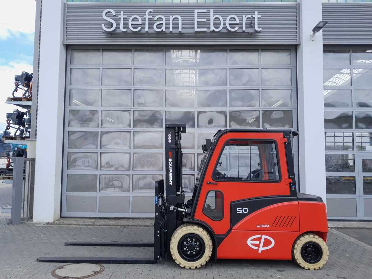 EP Equipment CPD50F8 / 5T / Triplex: 5,00m / ZVG - Electric forklift: picture 1 EP Equipment CPD50F8 / 5T / Triplex: 5,00m / ZVG - Electric forklift: picture 1