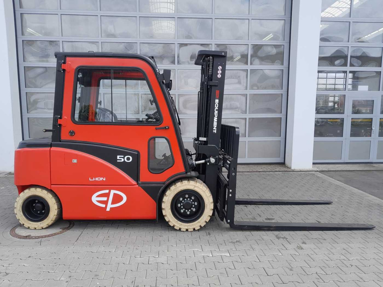 EP Equipment CPD50F8 / 5T / Triplex: 5,00m / ZVG - Electric forklift: picture 5 EP Equipment CPD50F8 / 5T / Triplex: 5,00m / ZVG - Electric forklift: picture 5