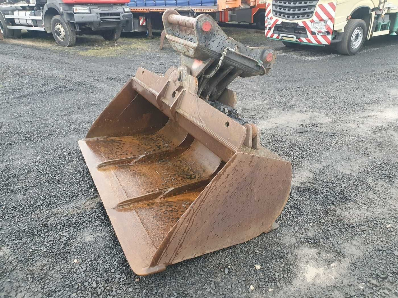 Hydraulischer Grabenräumlöffel / schwenkbar OQ80 - Excavator bucket: picture 3 Hydraulischer Grabenräumlöffel / schwenkbar OQ80 - Excavator bucket: picture 3