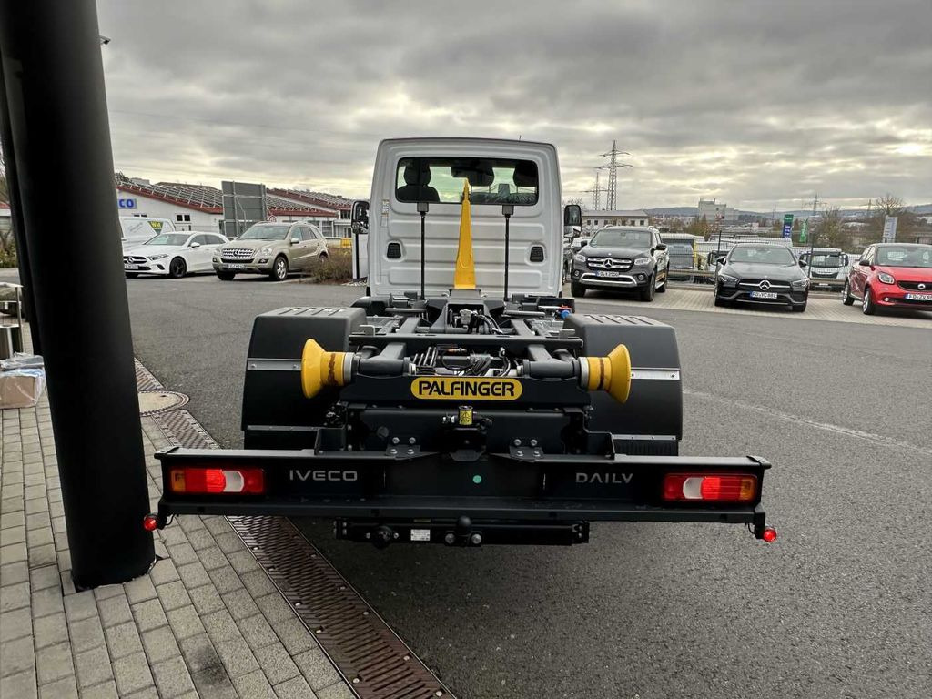 Iveco Daily 70C18 3.0L Abrollkipper *AHK*Luft*Sperre* - Hook lift truck: picture 4 Iveco Daily 70C18 3.0L Abrollkipper *AHK*Luft*Sperre* - Hook lift truck: picture 4