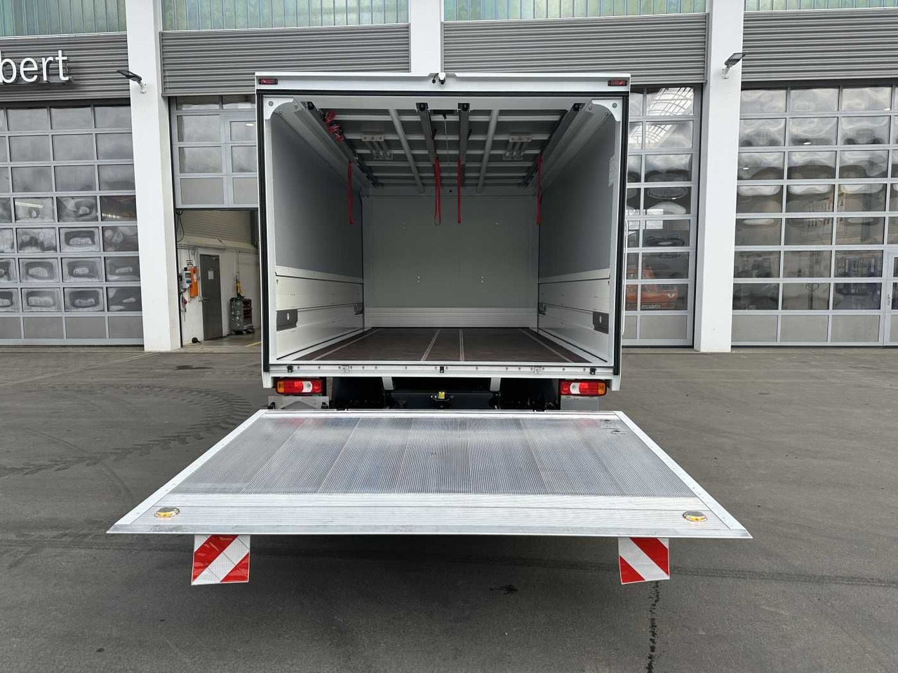 New Box van Iveco Daily 70C18 HA8 *LBW*Schwenkwandkoffer*: picture 7