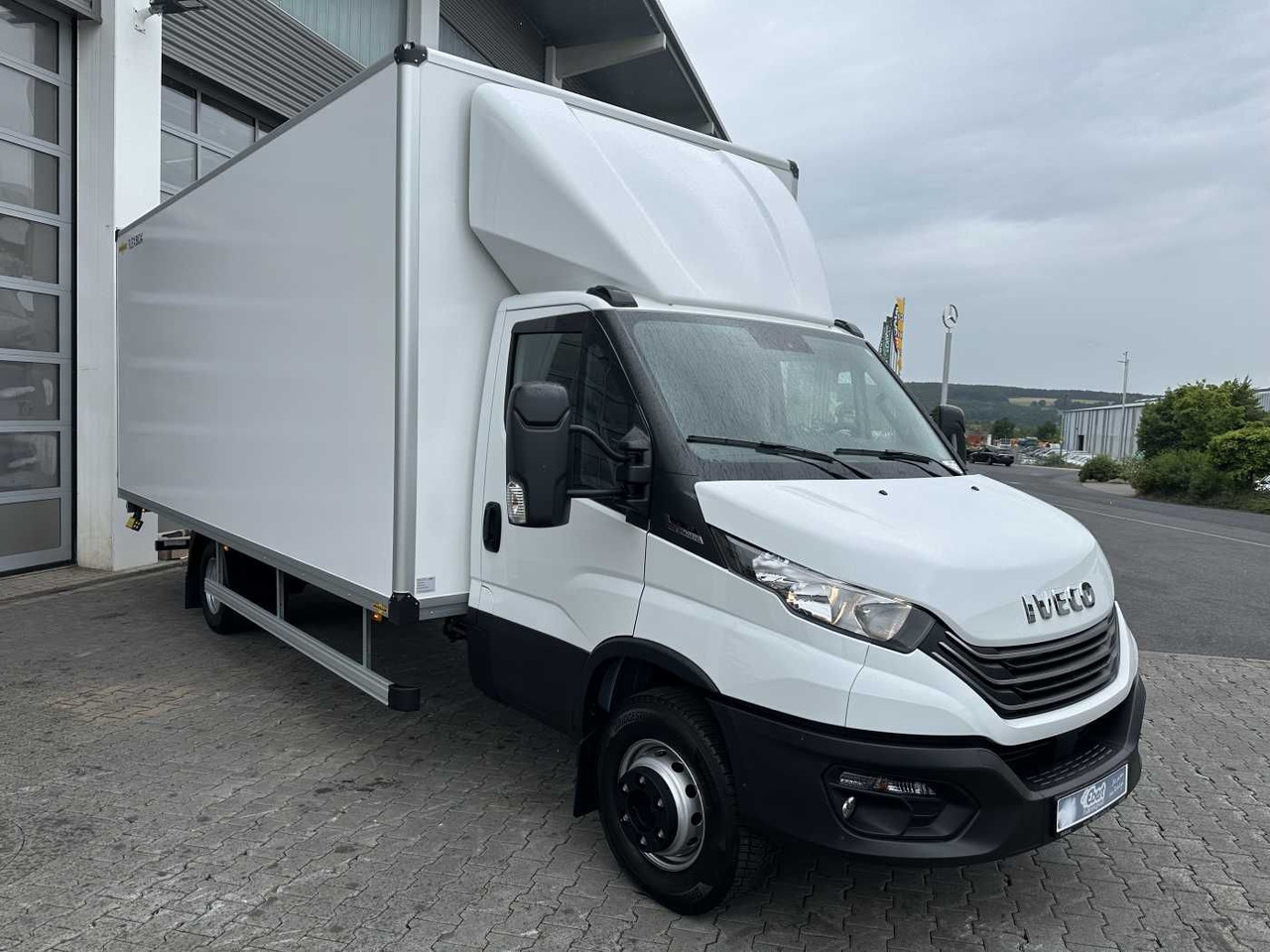Iveco Daily 70C18 HA8 *R5.100mm*LBW*Luft*Automatik* - Box van: picture 3 Iveco Daily 70C18 HA8 *R5.100mm*LBW*Luft*Automatik* - Box van: picture 3