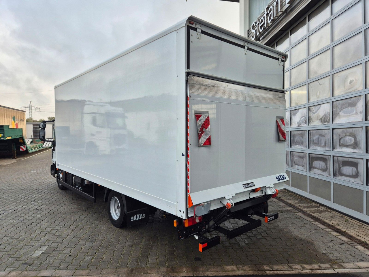 Box van Iveco Eurocargo 75-210 Koffer LBW: picture 8