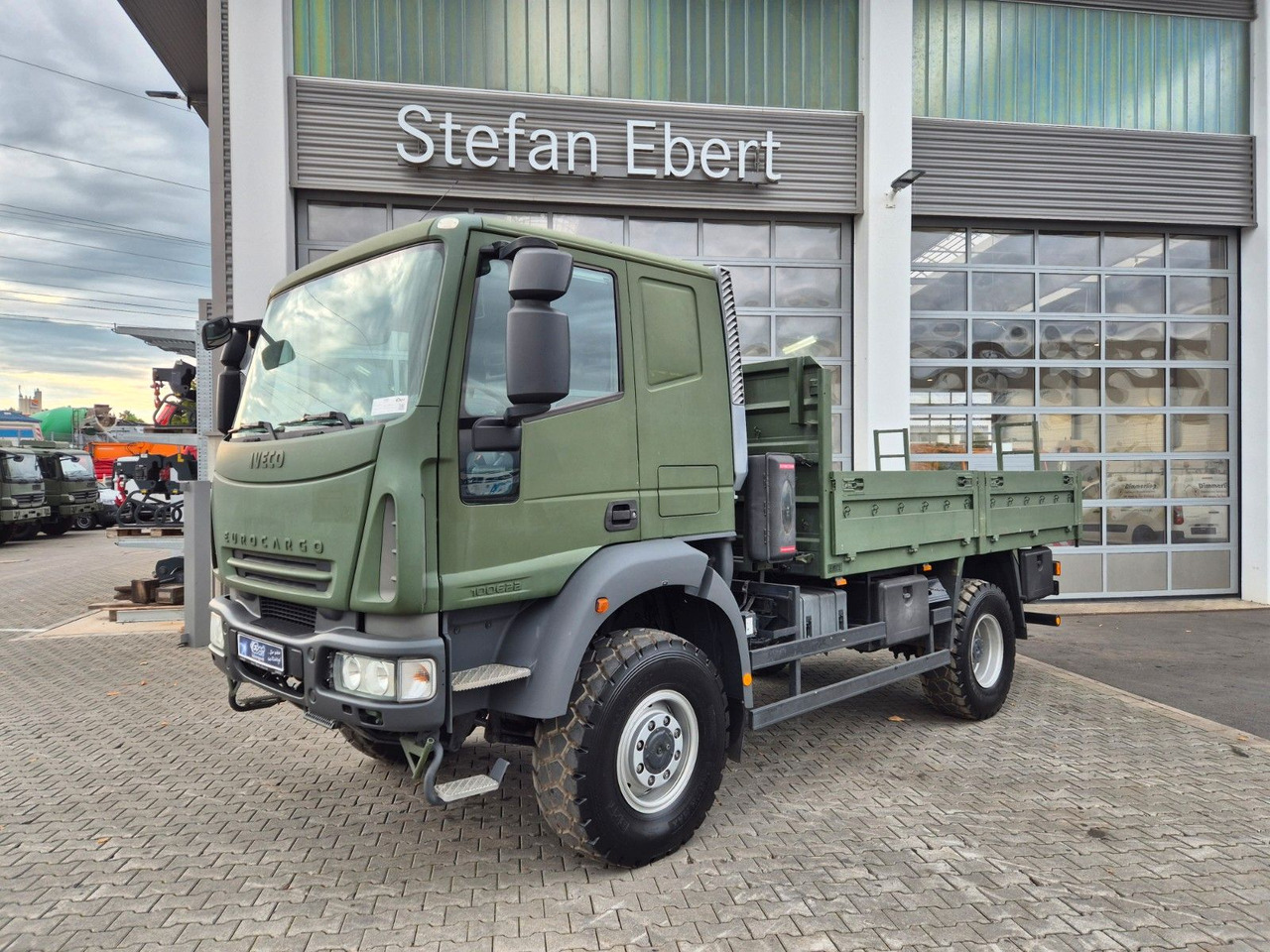 Iveco Eurocargo ML100E22WM-BW 4x4 Pritsche L-Haus Bett - Dropside/ Flatbed truck: picture 3 Iveco Eurocargo ML100E22WM-BW 4x4 Pritsche L-Haus Bett - Dropside/ Flatbed truck: picture 3