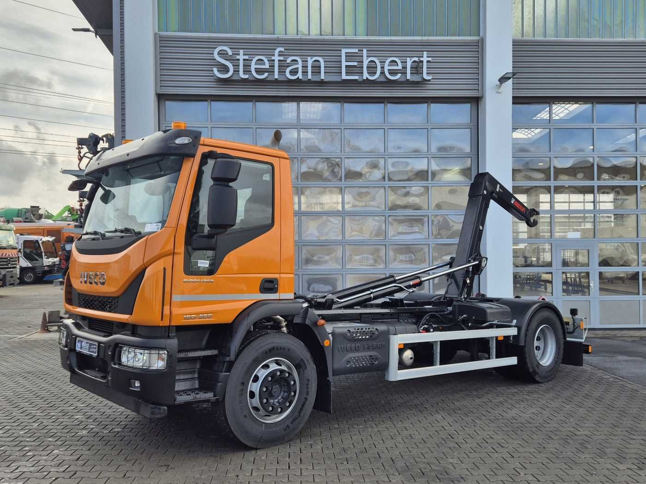 Iveco ML180E32/P HIAB ULT14S51 AHK Standheizung - Hook lift truck: picture 1 Iveco ML180E32/P HIAB ULT14S51 AHK Standheizung - Hook lift truck: picture 1