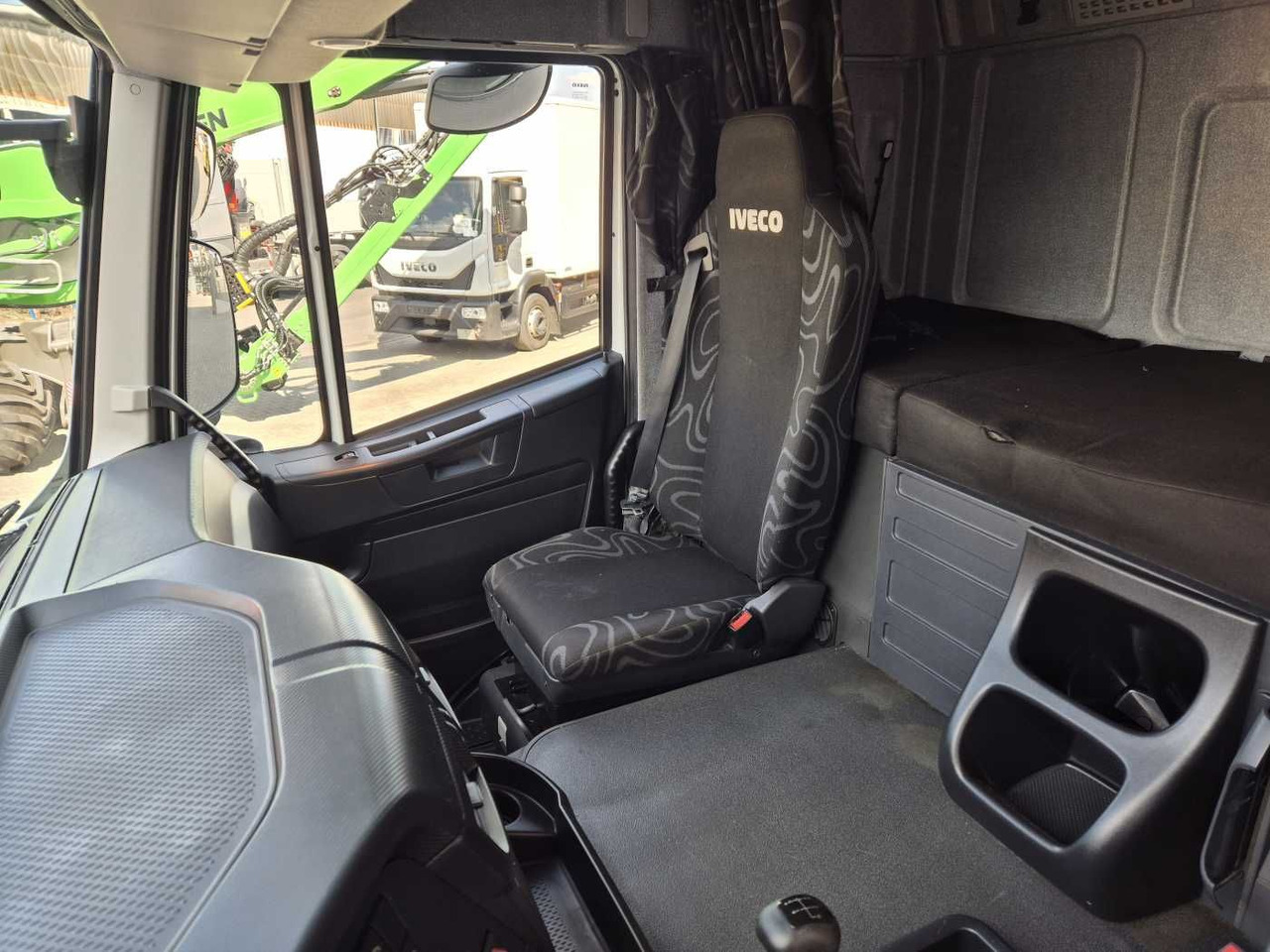 Container transporter/ Swap body truck Iveco Stralis AT190S31/P BDF Klima Standh. AHK Bett: picture 12