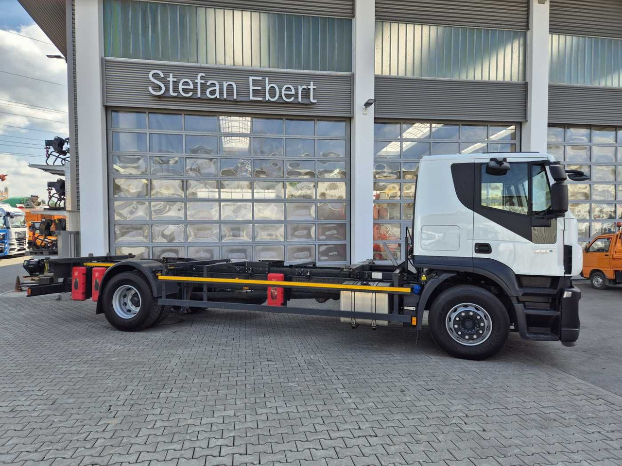 Container transporter/ Swap body truck Iveco Stralis AT190S31/P BDF Klima Standh. AHK Bett: picture 6