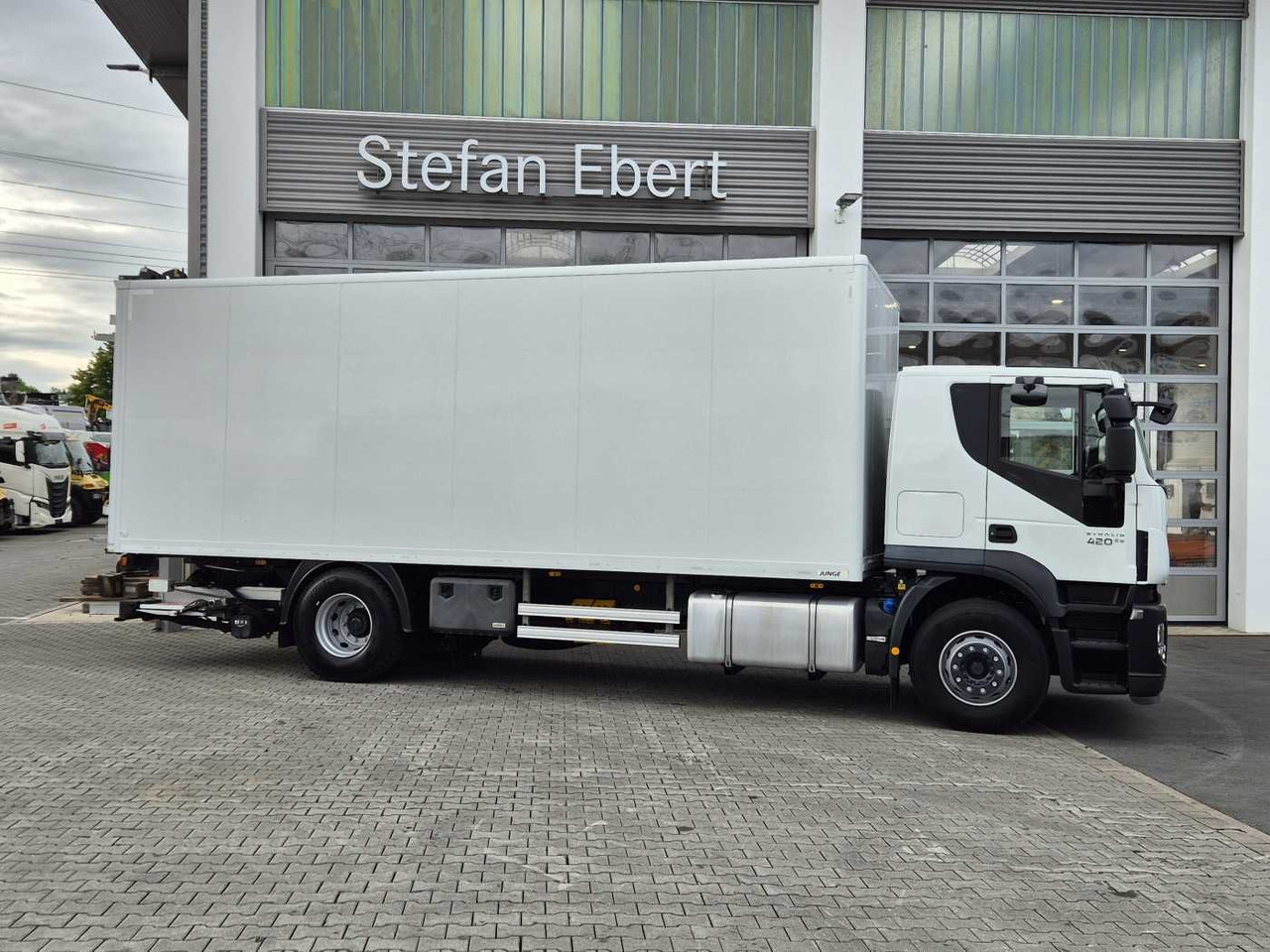 Iveco Stralis AT190S42 FP D HI-ROAD LBW faltbar EU6 - Box truck: picture 5 Iveco Stralis AT190S42 FP D HI-ROAD LBW faltbar EU6 - Box truck: picture 5