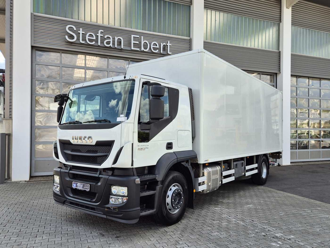 Iveco Stralis AT190S42/FP-D LBW Bär 1.500kg faltbar - Box truck: picture 2 Iveco Stralis AT190S42/FP-D LBW Bär 1.500kg faltbar - Box truck: picture 2