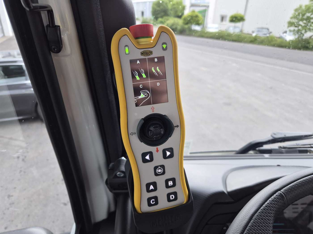 Iveco X-Way AD280X42Y/PS 6x2 Meiller 16. T Funk Lift on lease Iveco X-Way AD280X42Y/PS 6x2 Meiller 16. T Funk Lift: picture 12