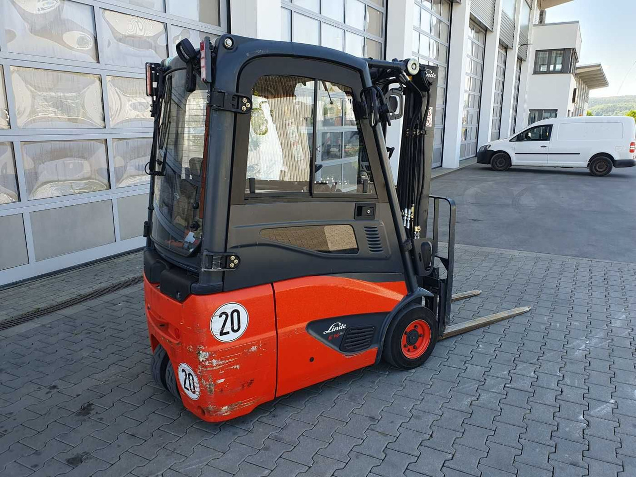 Linde E14 - 01 / Triplex: 4.10m! / SS / nur 2.899h! - Electric forklift: picture 3 Linde E14 - 01 / Triplex: 4.10m! / SS / nur 2.899h! - Electric forklift: picture 3