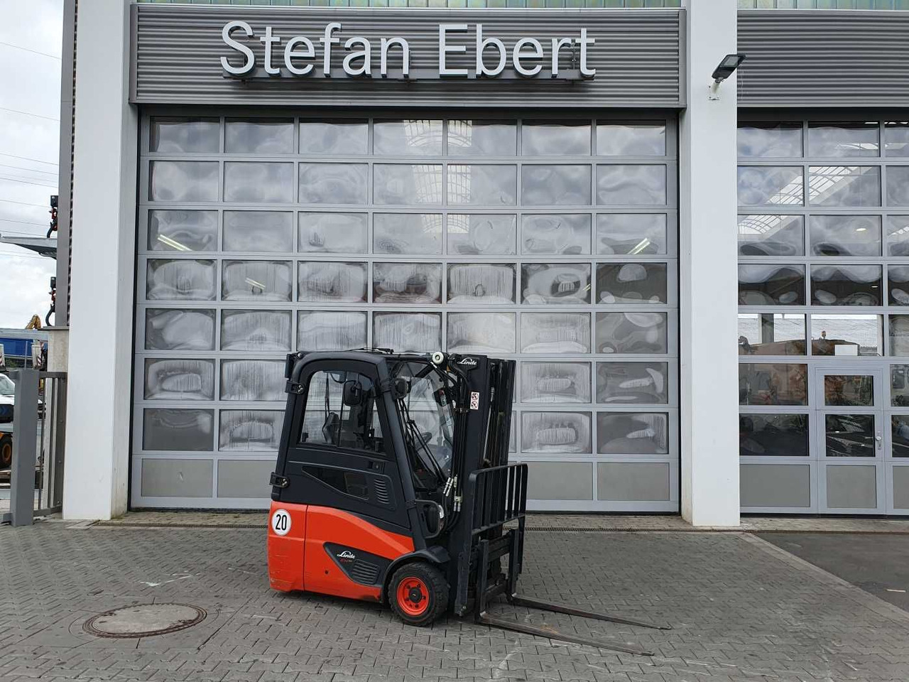 Linde E14 - 02 / Triplex: 4.00m! / SS / nur 2.119h! - Electric forklift: picture 1 Linde E14 - 02 / Triplex: 4.00m! / SS / nur 2.119h! - Electric forklift: picture 1
