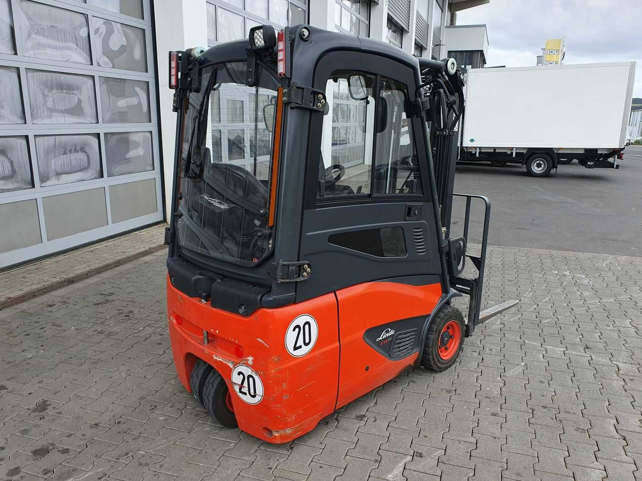 Linde E14 - 02 / Triplex: 4.00m! / SS / nur 2.119h! - Electric forklift: picture 4 Linde E14 - 02 / Triplex: 4.00m! / SS / nur 2.119h! - Electric forklift: picture 4