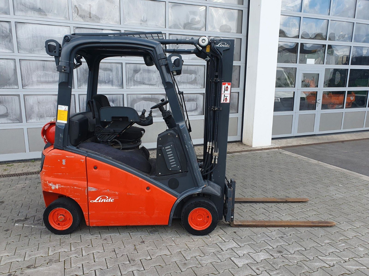 Linde H16 T-01 / 4,6m / nur: 3.260h / Gas / SS - Forklift: picture 2 Linde H16 T-01 / 4,6m / nur: 3.260h / Gas / SS - Forklift: picture 2