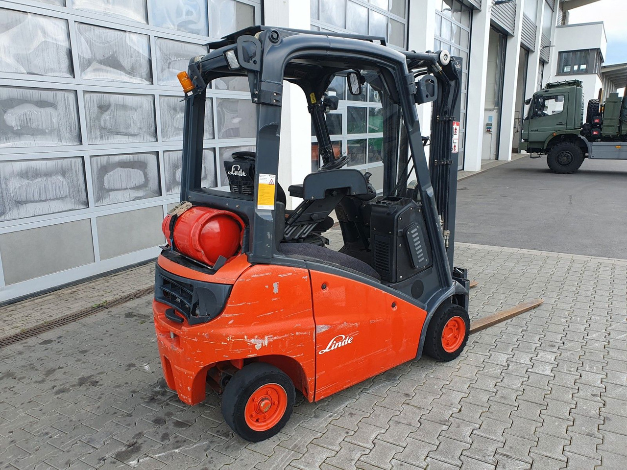 Linde H16 T-01 / 4,6m / nur: 3.260h / Gas / SS - Forklift: picture 3 Linde H16 T-01 / 4,6m / nur: 3.260h / Gas / SS - Forklift: picture 3
