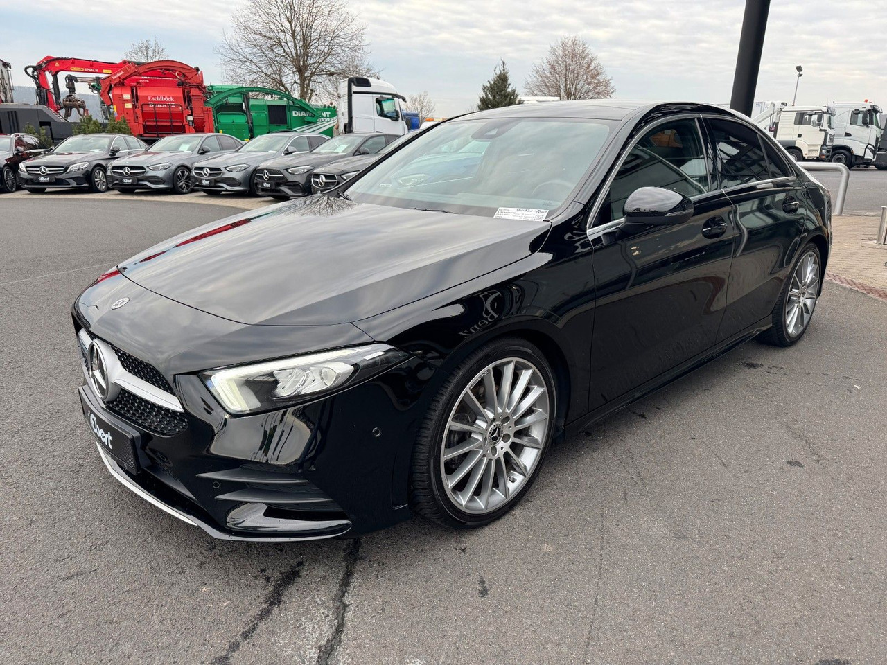 Mercedes-Benz A 200 AMG 19"+Ambiente+R-Kamera+Pano+LED+MBUX - Sedan: picture 2 Mercedes-Benz A 200 AMG 19"+Ambiente+R-Kamera+Pano+LED+MBUX - Sedan: picture 2