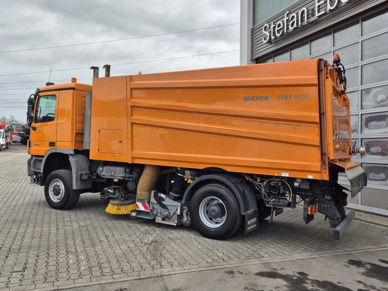 Road sweeper Mercedes-Benz Actros 2032 A 4x4 Bucher STKF 9500 Airport 30x: picture 14