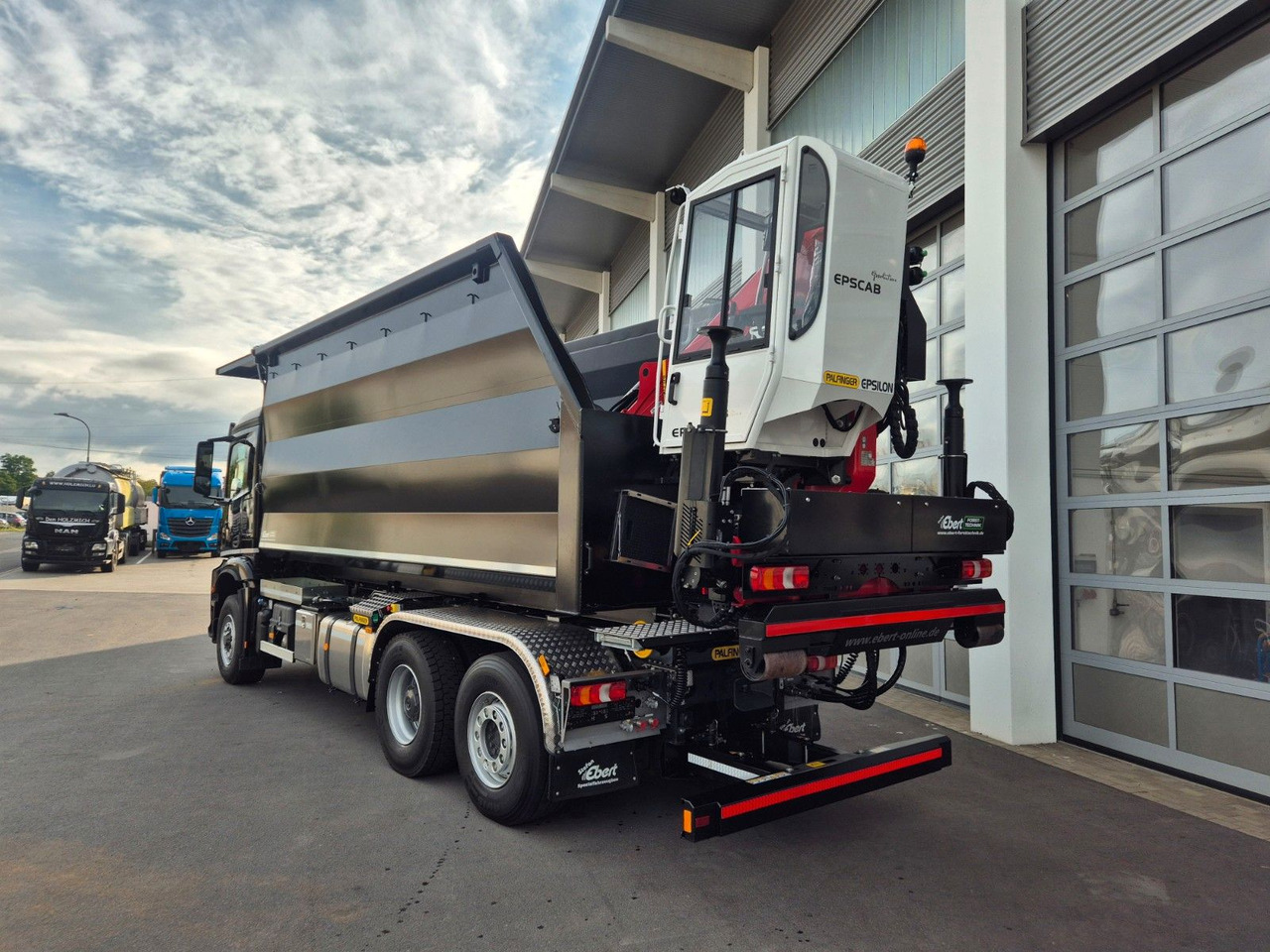 Mercedes-Benz Arocs 2751 6x2 HAD / Abroller EBERT Fällbox Q150 Mercedes-Benz Arocs 2751 6x2 HAD/ Abroller EBERT Forstbox Q150 - Hook lift truck: picture 5 Mercedes-Benz Arocs 2751 6x2 HAD / Abroller EBERT Fällbox Q150 Mercedes-Benz Arocs 2751 6x2 HAD/ Abroller EBERT Forstbox Q150 - Hook lift truck: picture 5