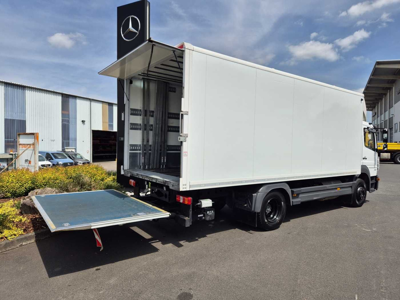 Box truck Mercedes-Benz Atego 1524 L LBW 1.500kg Standheizung Klima: picture 10 Box truck Mercedes-Benz Atego 1524 L LBW 1.500kg Standheizung Klima: picture 10
