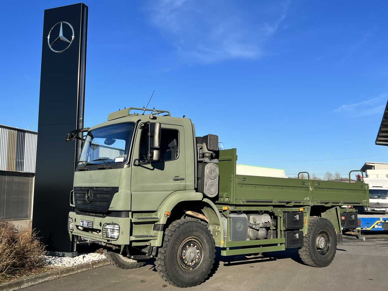 Mercedes-Benz Axor 1829 A 4x4 Pritsche - Dropside/ Flatbed truck: picture 1 Mercedes-Benz Axor 1829 A 4x4 Pritsche - Dropside/ Flatbed truck: picture 1