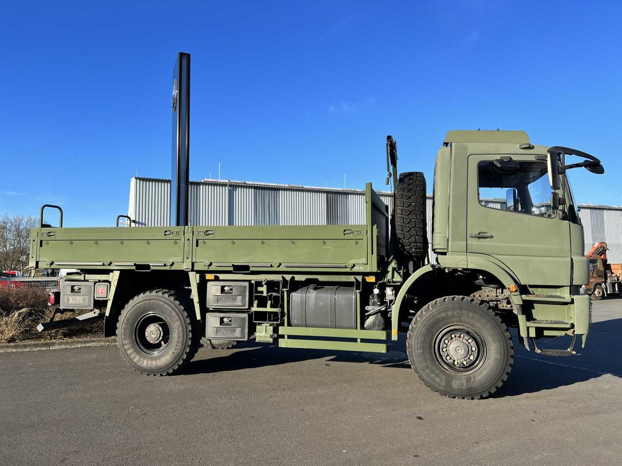 Mercedes-Benz Axor 1829 A 4x4 Pritsche - Dropside/ Flatbed truck: picture 5 Mercedes-Benz Axor 1829 A 4x4 Pritsche - Dropside/ Flatbed truck: picture 5