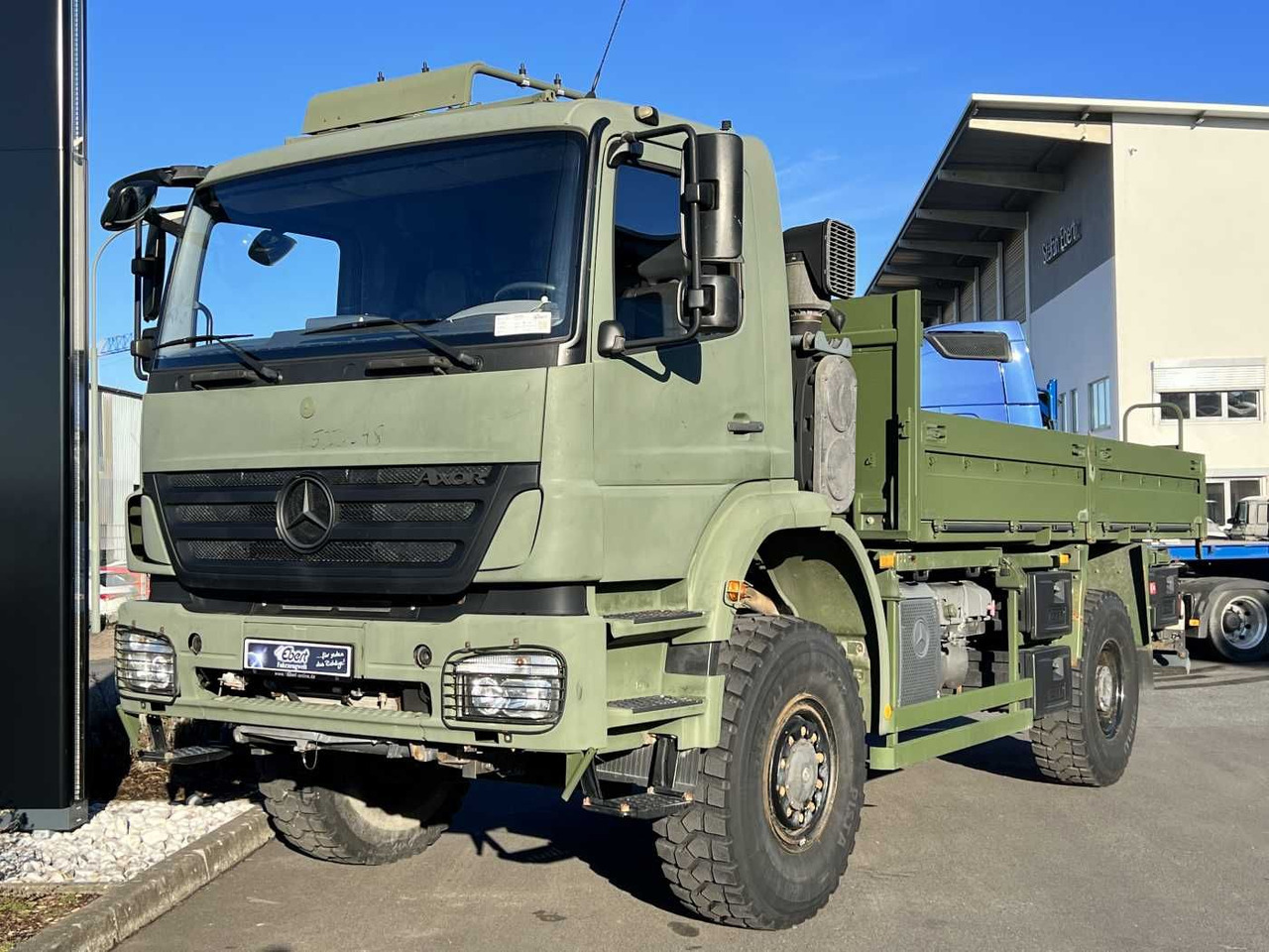 Mercedes-Benz Axor 1829 A 4x4 Pritsche - Dropside/ Flatbed truck: picture 2 Mercedes-Benz Axor 1829 A 4x4 Pritsche - Dropside/ Flatbed truck: picture 2