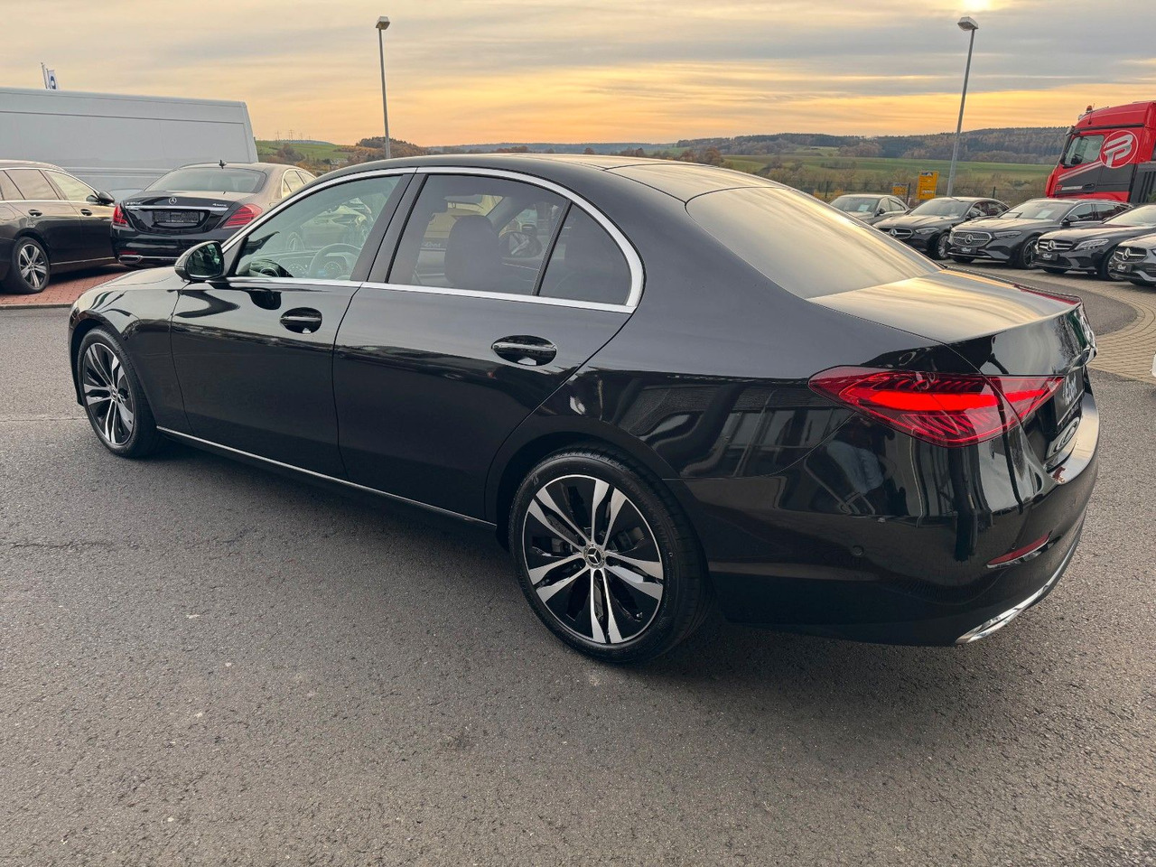 Mercedes-Benz C 220d Avantgarde+Pano+HUD+RFK+TotW+AmbiPrem - Sedan: picture 4 Mercedes-Benz C 220d Avantgarde+Pano+HUD+RFK+TotW+AmbiPrem - Sedan: picture 4