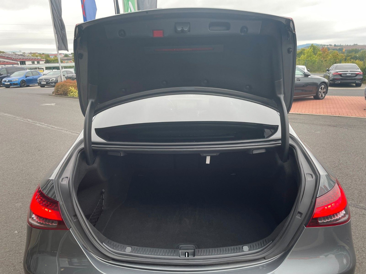 Mercedes-Benz E 220 d AMG+MBeam+Pano+Distr+R-Kamera - Sedan: picture 5 Mercedes-Benz E 220 d AMG+MBeam+Pano+Distr+R-Kamera - Sedan: picture 5
