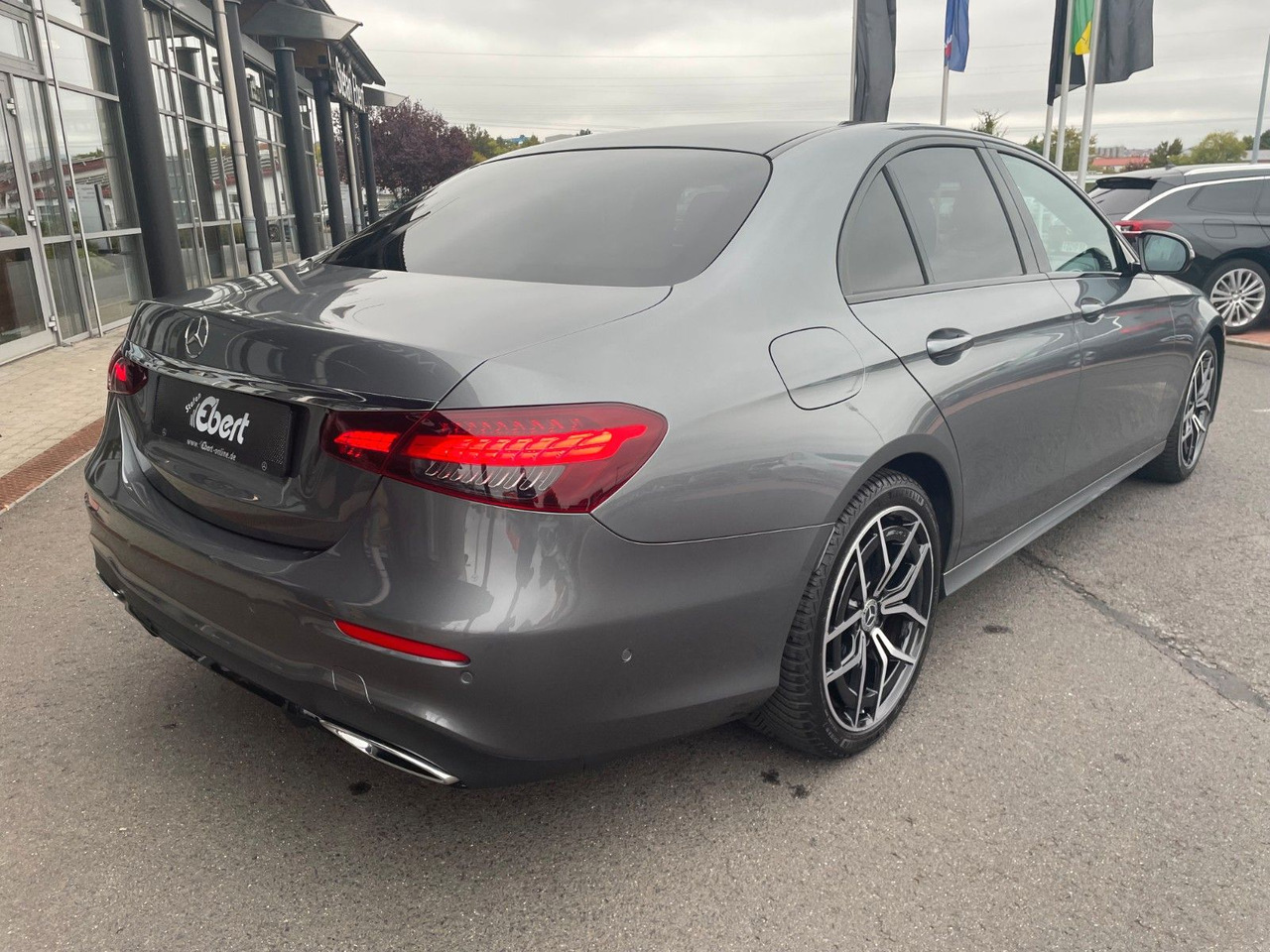 Mercedes-Benz E 220 d AMG+MBeam+Pano+Distr+R-Kamera - Sedan: picture 4 Mercedes-Benz E 220 d AMG+MBeam+Pano+Distr+R-Kamera - Sedan: picture 4