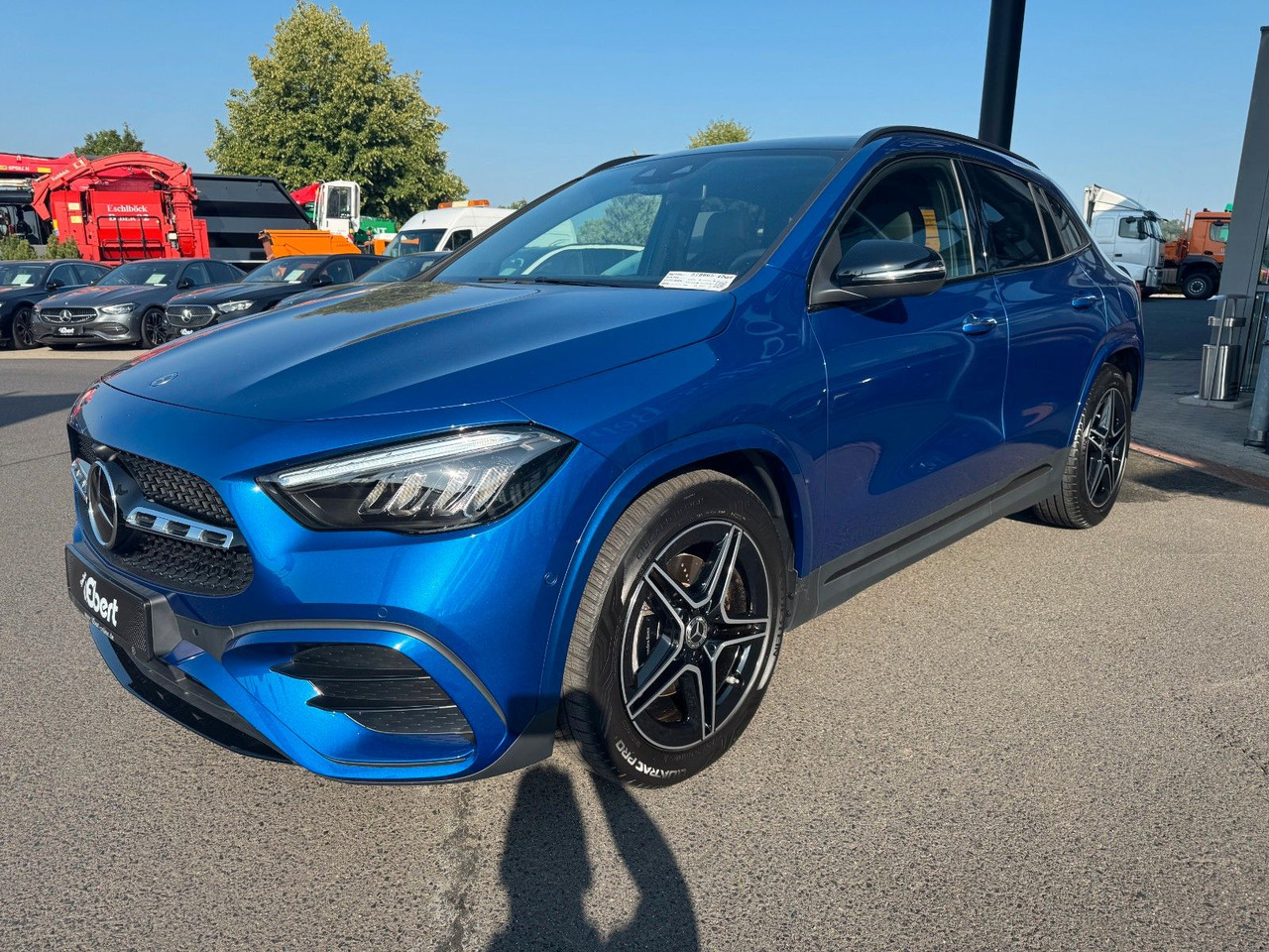 Mercedes-Benz GLA 200 AMG+PANO+DistrPlus+RFK+Night - SUV: picture 2 Mercedes-Benz GLA 200 AMG+PANO+DistrPlus+RFK+Night - SUV: picture 2