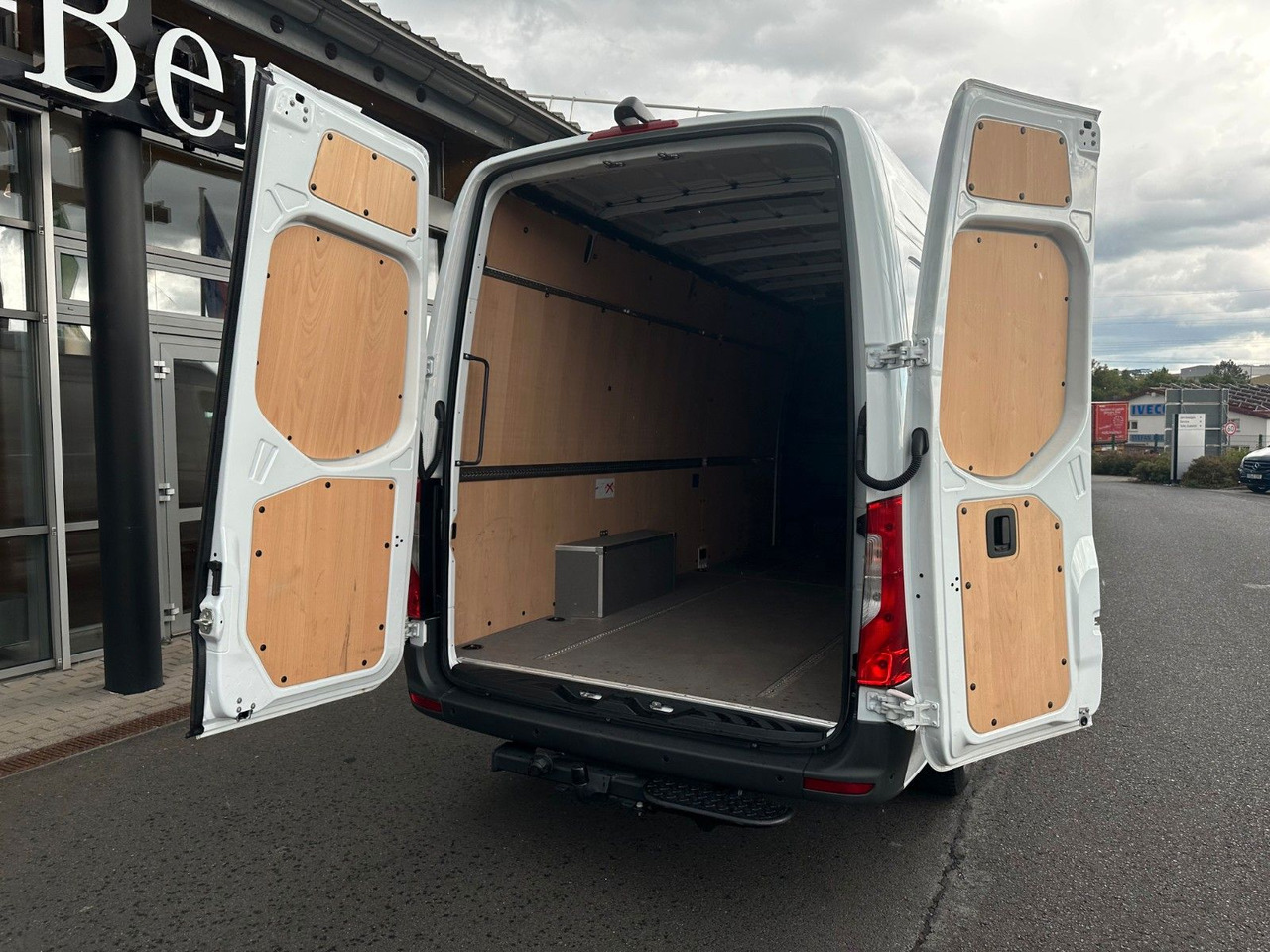 Mercedes-Benz Sprinter 317 CDI 9G 4325 Klima Kamera SHZ AHK - Panel van: picture 5 Mercedes-Benz Sprinter 317 CDI 9G 4325 Klima Kamera SHZ AHK - Panel van: picture 5