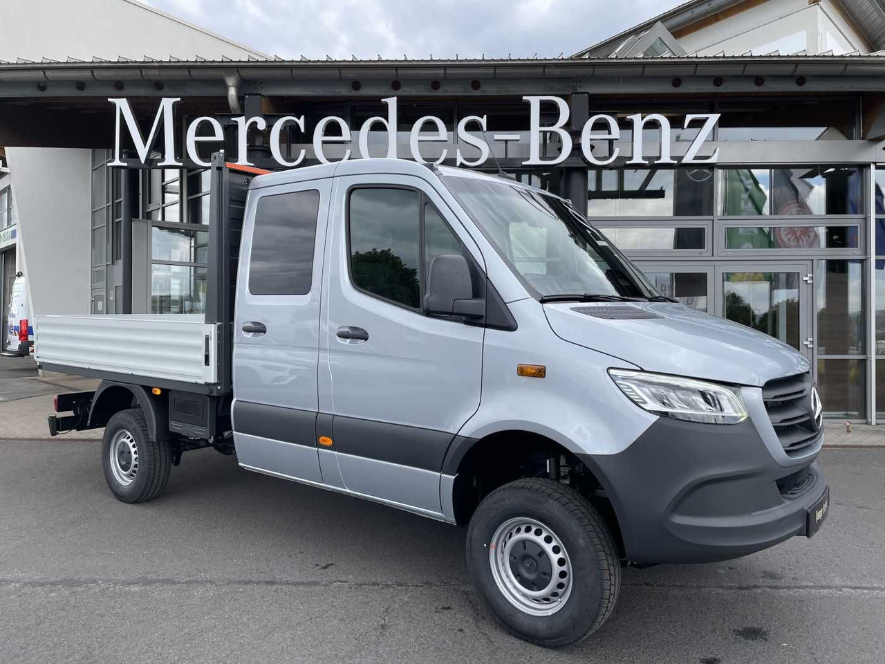 Mercedes-Benz Sprinter 319 CDI 4x4 DoKa Klima Stdheiz AHK LED - Flatbed van: picture 1 Mercedes-Benz Sprinter 319 CDI 4x4 DoKa Klima Stdheiz AHK LED - Flatbed van: picture 1