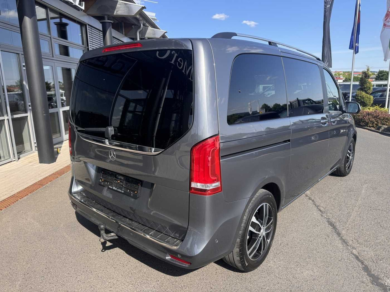 Mercedes-Benz V 220 d EDITION Liege-Paket AHK2,5 LED DAB MBUX - Car: picture 4 Mercedes-Benz V 220 d EDITION Liege-Paket AHK2,5 LED DAB MBUX - Car: picture 4