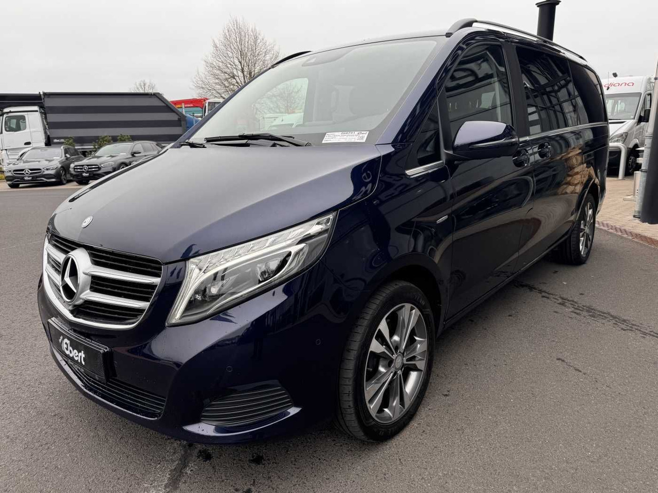 Mercedes-Benz V 250 d AVA ED 4MATIC Panorama Tisch 360 Sound - Car: picture 3 Mercedes-Benz V 250 d AVA ED 4MATIC Panorama Tisch 360 Sound - Car: picture 3