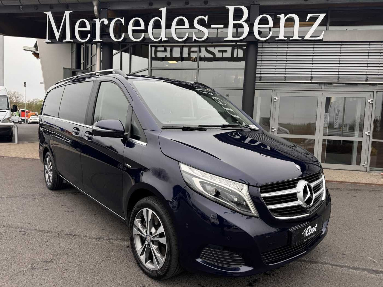 Mercedes-Benz V 250 d AVA ED 4MATIC Panorama Tisch 360 Sound - Passenger van: picture 1 Mercedes-Benz V 250 d AVA ED 4MATIC Panorama Tisch 360 Sound - Passenger van: picture 1