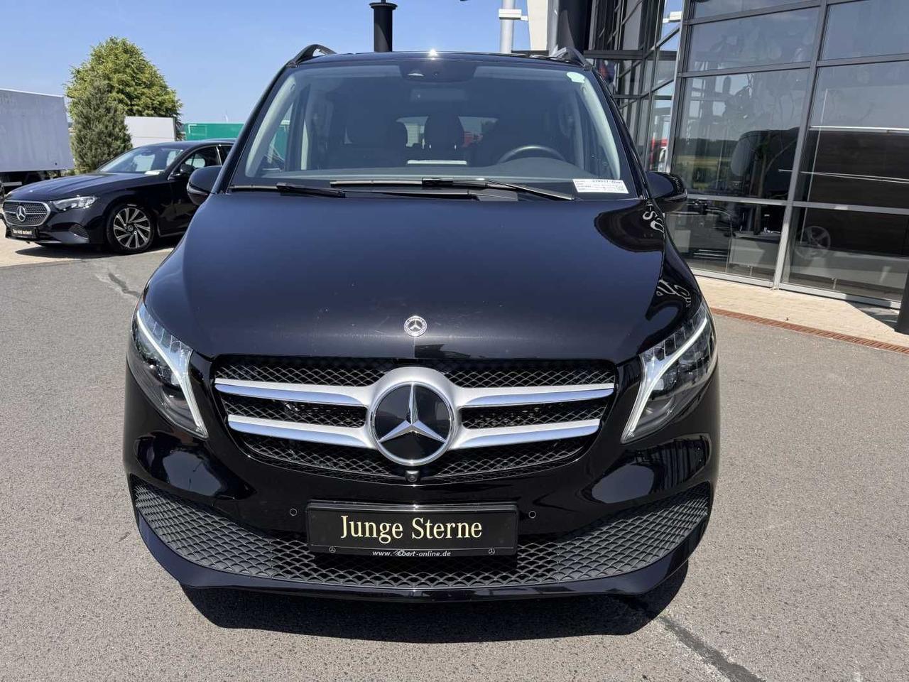 Mercedes-Benz V 300 d 4MATIC AVA 3430 AHK2,5 DISTRONIC 360 - Passenger van: picture 2 Mercedes-Benz V 300 d 4MATIC AVA 3430 AHK2,5 DISTRONIC 360 - Passenger van: picture 2