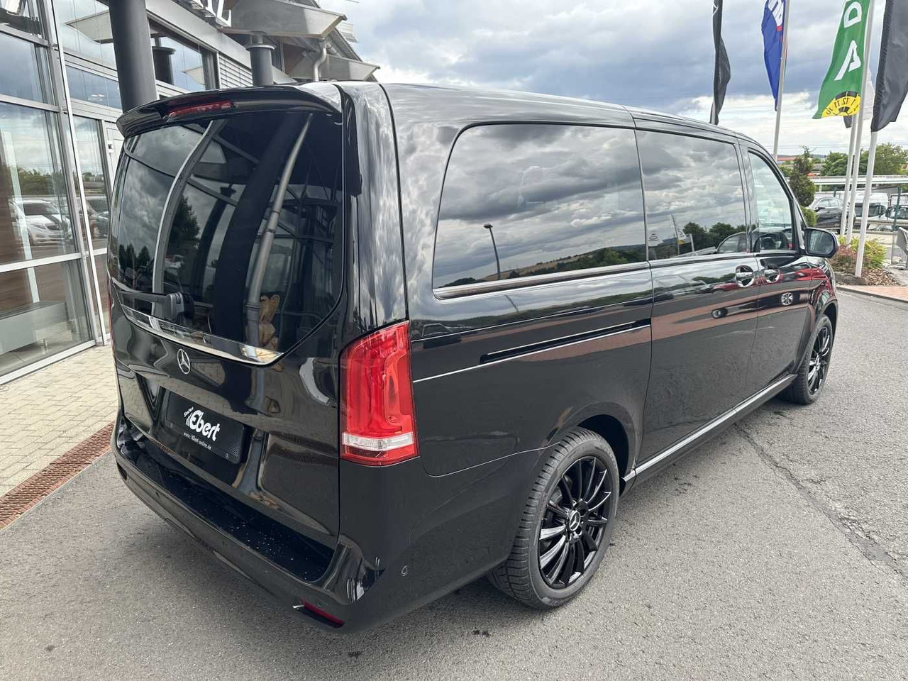 Mercedes-Benz V 300 d 4MATIC EXCLUSIVE AMG Panorama DISTRONIC - Passenger van: picture 4 Mercedes-Benz V 300 d 4MATIC EXCLUSIVE AMG Panorama DISTRONIC - Passenger van: picture 4