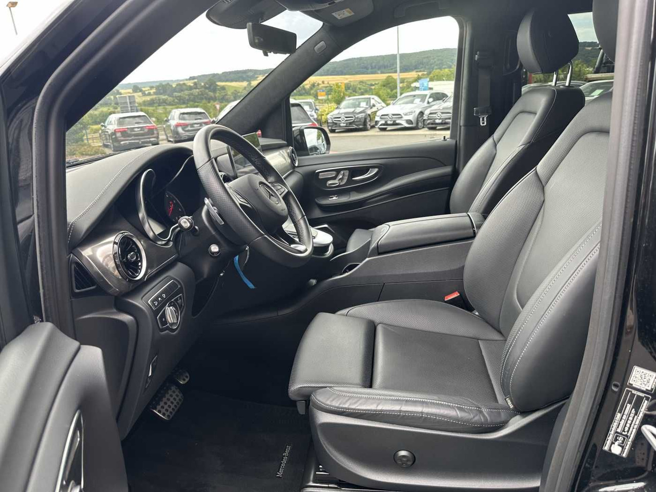 Station wagon Mercedes-Benz V 300 d 4MATIC EXCLUSIVE AMG Panorama DISTRONIC: picture 10