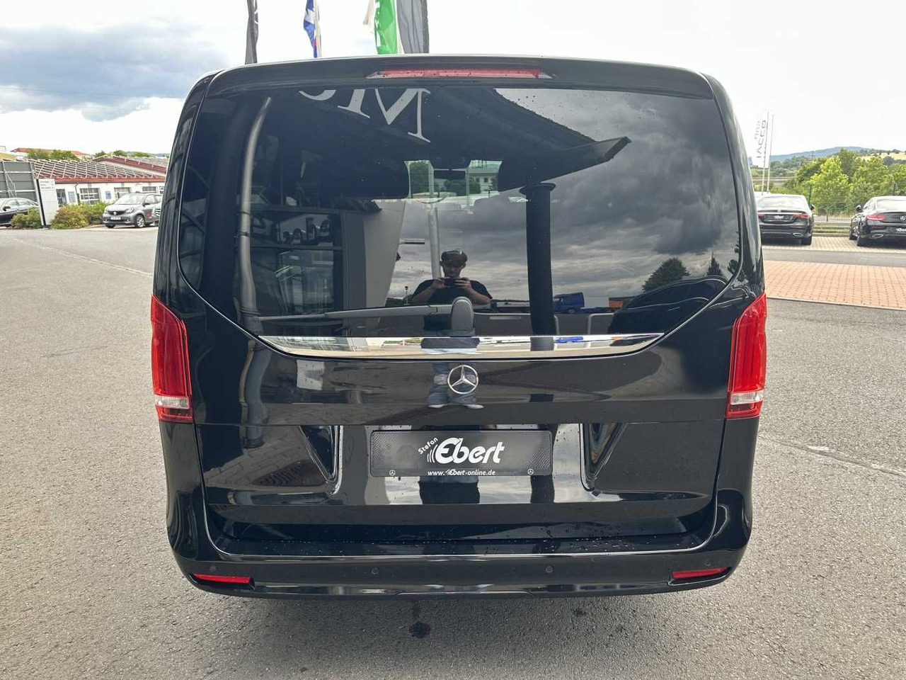 Mercedes-Benz V 300 d 4MATIC EXCLUSIVE AMG Panorama DISTRONIC - Passenger van: picture 5 Mercedes-Benz V 300 d 4MATIC EXCLUSIVE AMG Panorama DISTRONIC - Passenger van: picture 5