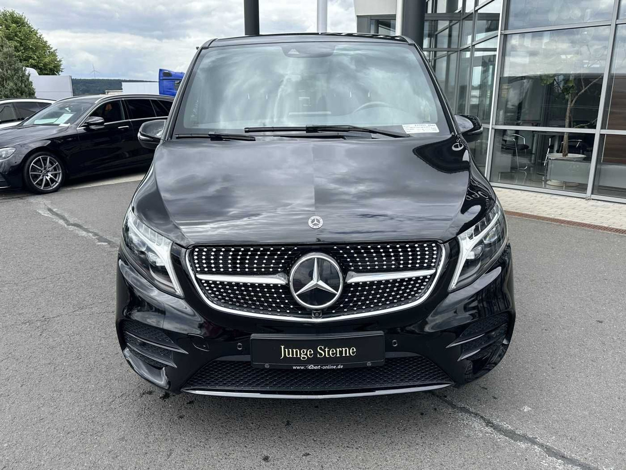 Mercedes-Benz V 300 d 4MATIC EXCLUSIVE AMG Panorama DISTRONIC - Car: picture 2 Mercedes-Benz V 300 d 4MATIC EXCLUSIVE AMG Panorama DISTRONIC - Car: picture 2