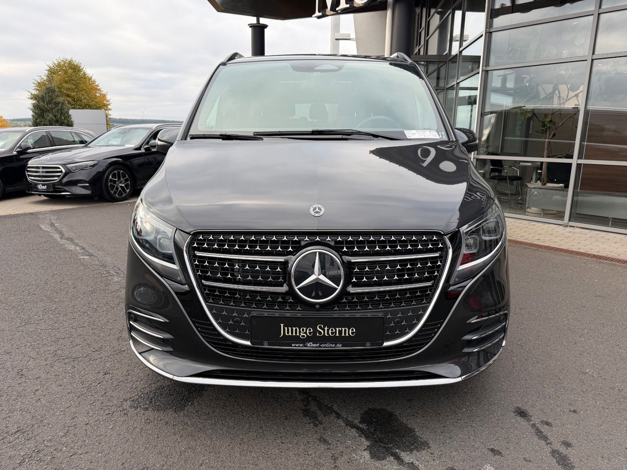 Mercedes-Benz V 300 d 4MATIC EXCLUSIVE AMG Panorama Standheiz - Passenger van: picture 2 Mercedes-Benz V 300 d 4MATIC EXCLUSIVE AMG Panorama Standheiz - Passenger van: picture 2