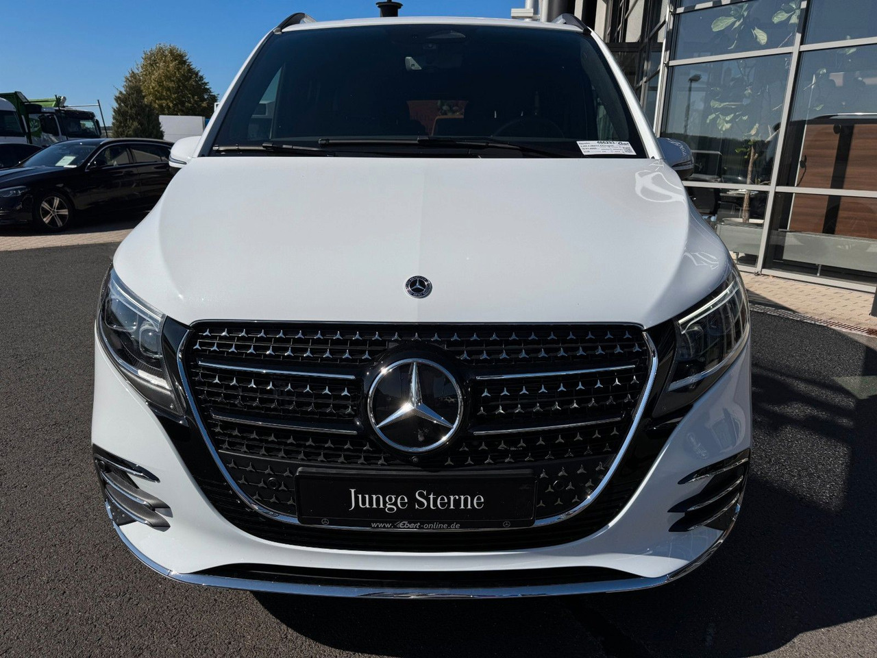 Mercedes-Benz V 300 d 4MATIC EXCLUSIVE AMG Tische AHK2,5to - Passenger van: picture 2 Mercedes-Benz V 300 d 4MATIC EXCLUSIVE AMG Tische AHK2,5to - Passenger van: picture 2
