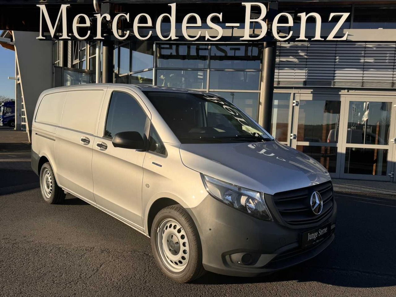 Mercedes-Benz eVito 112 Audio 30 Sitzheizung Kamera Tempomat - Small van, Electric van: picture 1 Mercedes-Benz eVito 112 Audio 30 Sitzheizung Kamera Tempomat - Small van, Electric van: picture 1